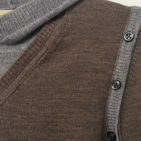 Wool sweater with hood - Picture 2 of 5